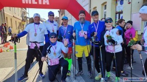 Pobiegli i pomaszerowali z okazji Dnia Kobiet w Nowym Stawie. Wideo i zdjęcia