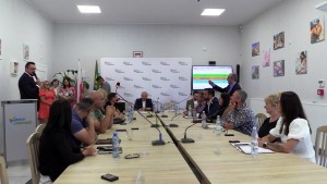 Wójt Miłoradza Arkadiusz Skorek z wotum zaufania i absolutorium na XIII sesji Rady Gminy - 30.06.2025