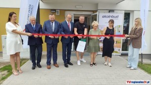 Nowe życie w Nowym Stawie – mieszkańcy odebrali klucze do nowoczesnych lokali. Zobacz wideo i zdjęcia.