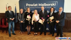 Powiatowy Dzień Edukacji Narodowej w Malborku – podziękowania i nagrody dla nauczycieli. Wideo i zdjęcia