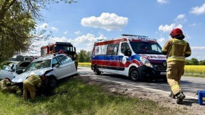 Czołowe zderzenie na DK55 koło Kamionki. Jedna osoba trafiła do szpitala