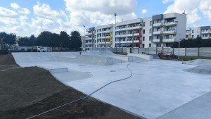 Nowoczesny kompleks sportowo-rekreacyjny w Malborku jest już prawie gotowy. Powstał skatepark i pumptrack. Wideo i zdjęcia