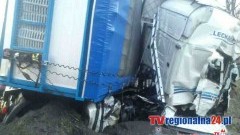 CIĘŻARÓWKA Z DROBIEM W ROWIE. WYPADEK NA TRASIE STARY DZIERZGOŃ – KAMIENIEC – 10.05.2015
