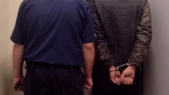 Malbork. Ukradł torebkę i alkohol, znieważył policjantów – mężczyźnie grozi do 8 lat więzienia.