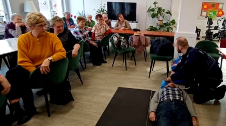 Powiat sztumski. Zajęcia z pierwszej pomocy dla seniorów. 
