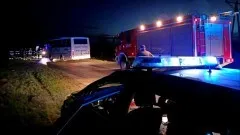 Powiat sztumski. Ślisko na drodze – zderzenie osobówki z autobusem.