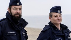 Powiat nowodworski. Policjanci z Krynicy Morskiej wystąpili w znanym serialu dokumentalnym. Premiera już 2 lutego.