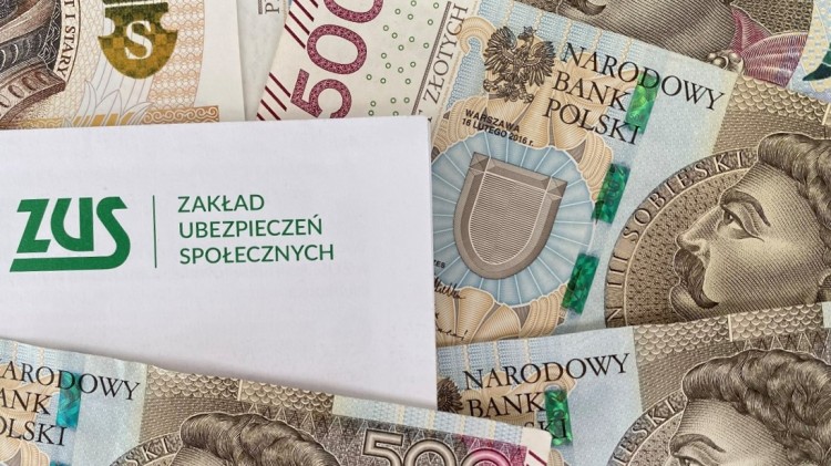 Dane ZUS-u: Płatnicy coraz częściej zalegają ze składkami. Średni…