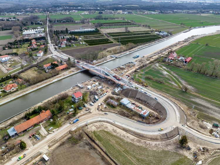 Most w Nowakowie po próbach obciążeniowych. Etap II budowy drogi wodnej…