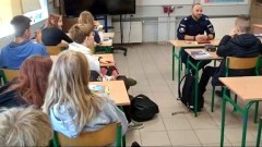 Sztum. Odpowiedzialność prawna nieletnich – spotkanie policjantów z uczniami.