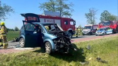 Powiat nowodworski. Czołówka dwóch pojazdów w Dworku – poszkodowana zabrana przez LPR.