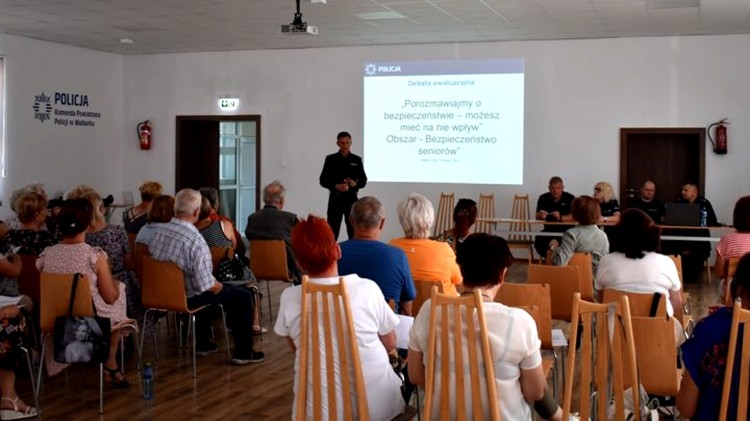 Malbork. Debata ewaluacyjna o bezpieczeństwie seniorów.