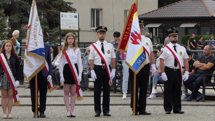Uroczystość przekazania sztandaru dla Miasta Malborka. Zobacz wideo i zdjęcia - 17.06.2023