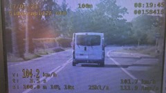 Tragamin. W terenie zabudowanym jechał z prędkością 104 km/h – stracił prawo jazdy.