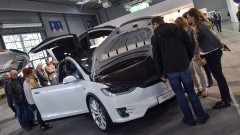 Polacy coraz rzadziej odwiedzają salony samochodowe. Czwarty kwartał br. ma przynieść zmianę trendu