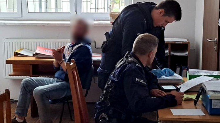 Malbork. Policyjny pościg ulicami miasta za nietrzeźwym kierowcą.