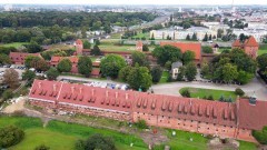 Przedzamcze Zamku Malbork: Przebudowa zabytkowych budynków gospodarczych - wrzesień 2023 4K (wideo, foto)