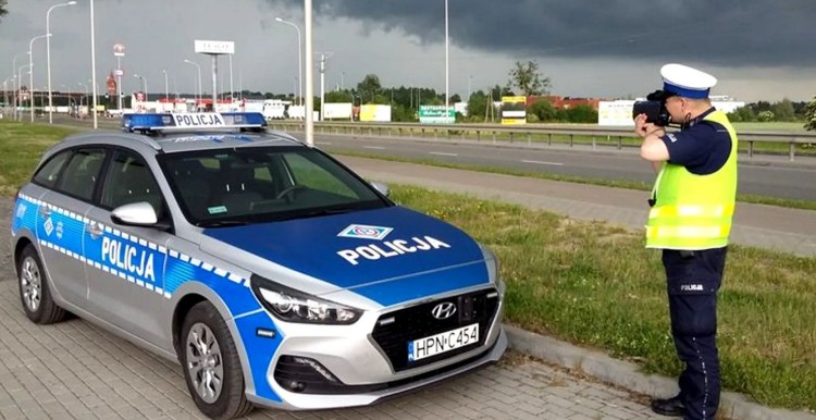 Powiat malborski. Kierowca szkolnego autobusu przekroczył prędkość w terenie zabudowanym o 31 km/h.