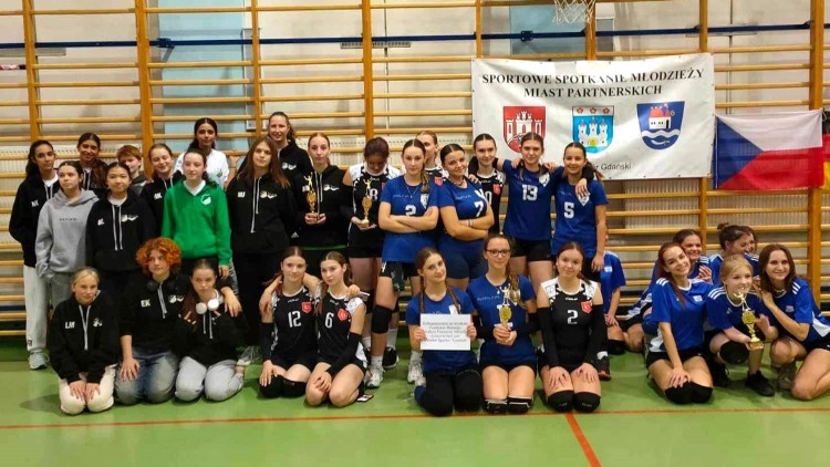 Nowy Dwór Gdański. Sportowe spotkanie młodzieży miast partnerskich. Zdjęcia