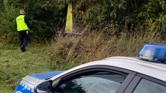 Malbork. Policjanci odzyskali skradzioną przyczepkę z banerem wyborczym.