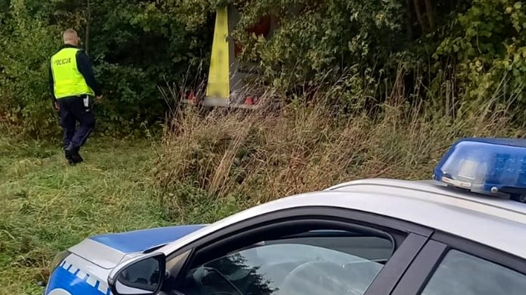Malbork. Policjanci odzyskali skradzioną przyczepkę z banerem wyborczym.