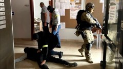 Dzierzgoń. Uzbrojeni napastnicy zabarykadowali się w Urzędzie Miasta – ćwiczenia służb mundurowych.