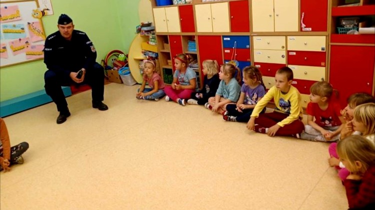 Powiat sztumski. Bezpieczna droga do szkoły – spotkanie policjanta…