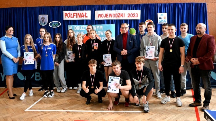 Uczniowie z Kwidzyna najlepsi w Półfinale Wojewódzkim w drużynowym tenisie stołowym.