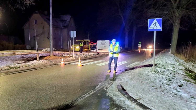 Starsza kobieta potrącona na przejściu dla pieszych w Lichnowach – tygodniowy raport malborskich służb mundurowych.