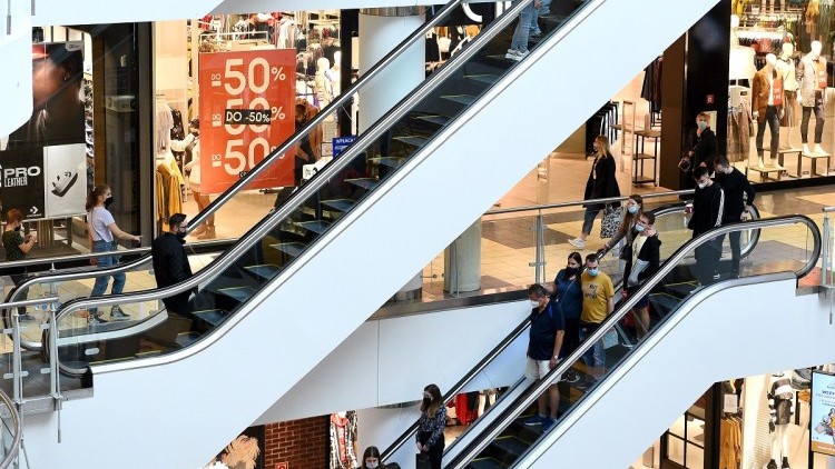Galerie handlowe wciąż tracą ruch i liczbę klientów. Okres świąteczny może niewiele zmienić [ANALIZA]