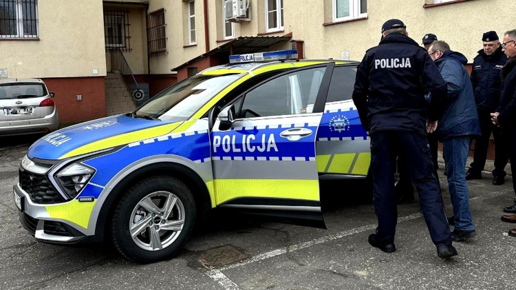 Nowy radiowóz zasilił flotę policjantów z Krynicy Morskiej.