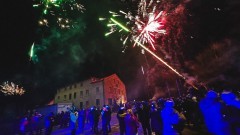 Mieszkańcy Gminy Sztutowo hucznie przywitali 2024 rok. Zdjęcia