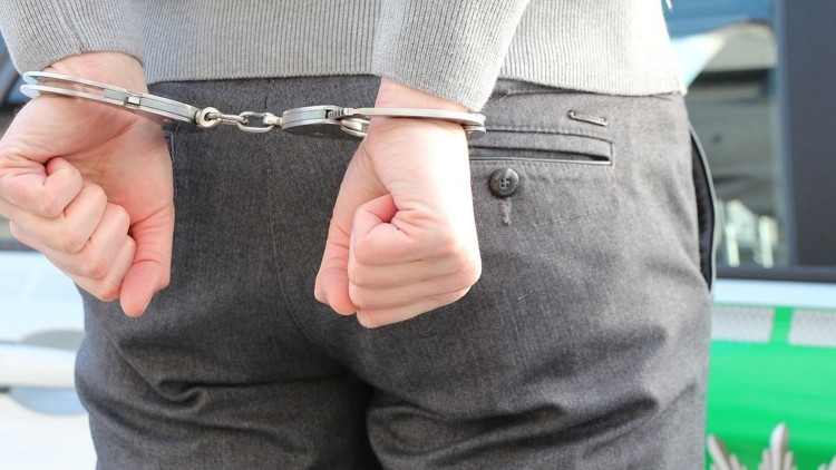 Jechał samochodem bez prawa jazdy, bez badań technicznych i obowiązkowego wyposażenia.
