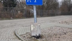Malbork. Problem z zalegającymi kartonowymi powyborczymi bilbordami – skarżą się mieszkańcy Kałdowa.