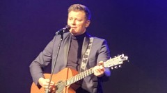 Nowy Staw. Rafał Brzozowski zaśpiewał w Galerii Żuławskiej.