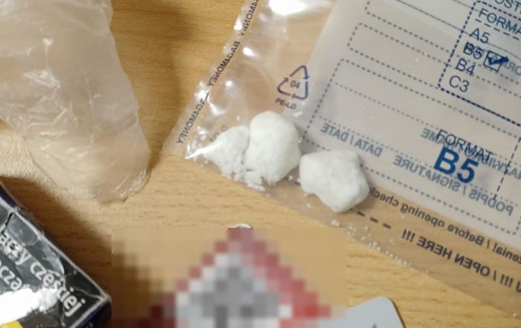 Malbork. Narkotyki schowane miał w opakowaniu po papierosach – grozi mu do 3 lat więzienia.