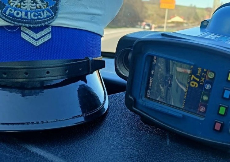 Powiat sztumski. W terenie zabudowanym jechał prawie 100 km/h – dostał…