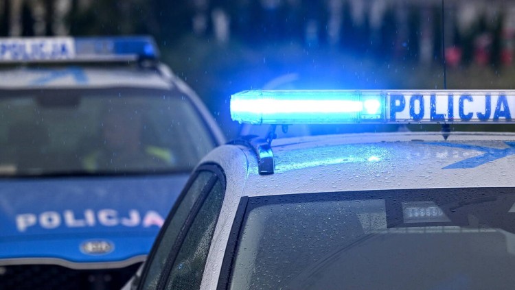 Nowy Dwór Gdański. Na podwójnym gazie, bez uprawnień jechał motocyklem bez świateł i tablicy rejestracyjnej.