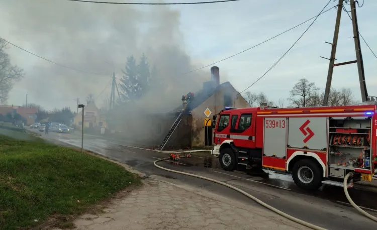 Pożar pustostanu i kolizje drogowe – raport sztumskich służb mundurowych.