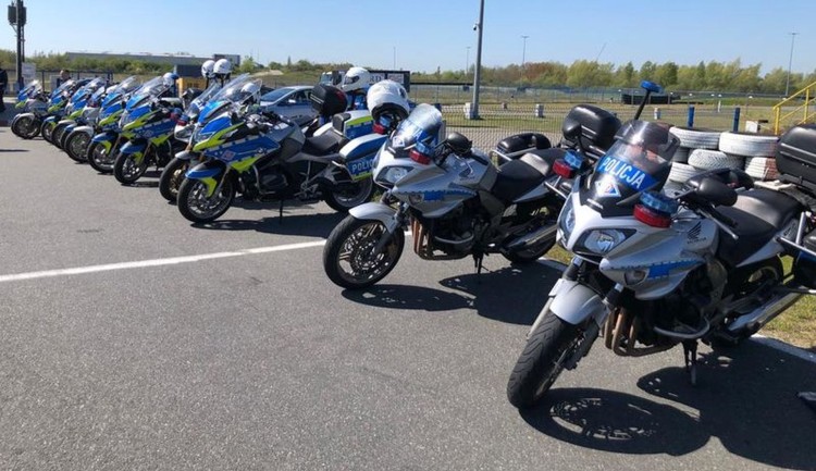 Malbork. Sezon motocyklowy rozpoczęty! - policjanci apelują o rozwagę i przestrzeganie przepisów.