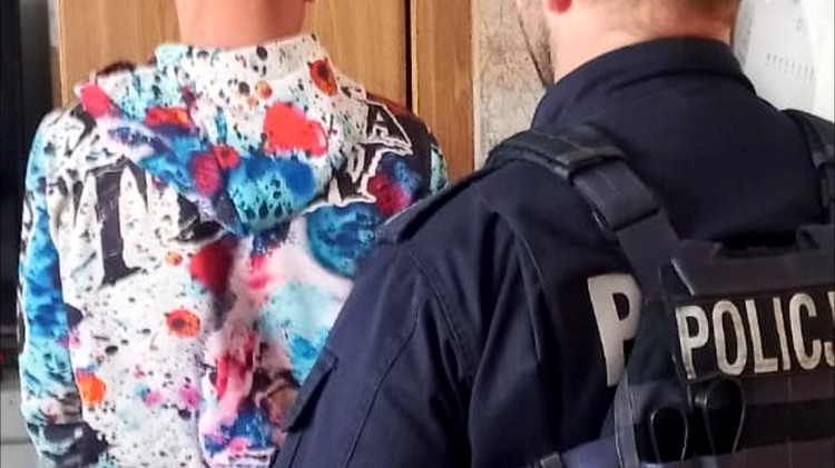 Sztum. Użyli gazu wobec pracownicy lokalu i ukradli pieniądze – grozi…