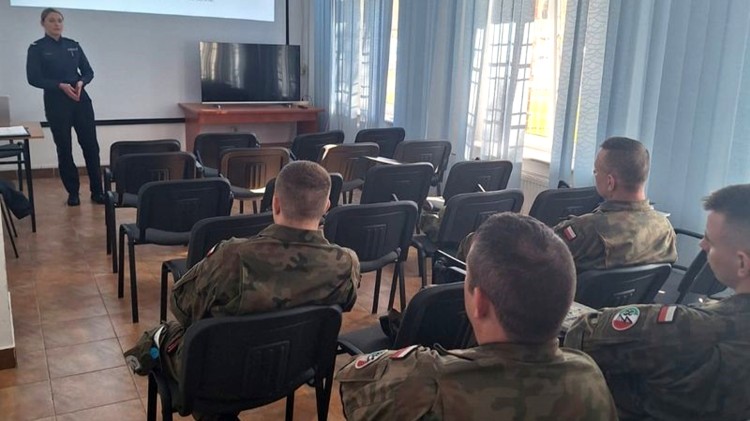Malbork. Policjantki szkoliły żołnierzy 224. Kompanii Radiotechnicznej Lasowice Wielkie.