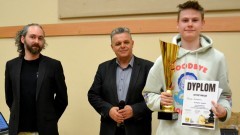 Stare Pole. Oskar Śniadecki zdobył Puchar Wójta w Wiosennym Turnieju Szachowym.