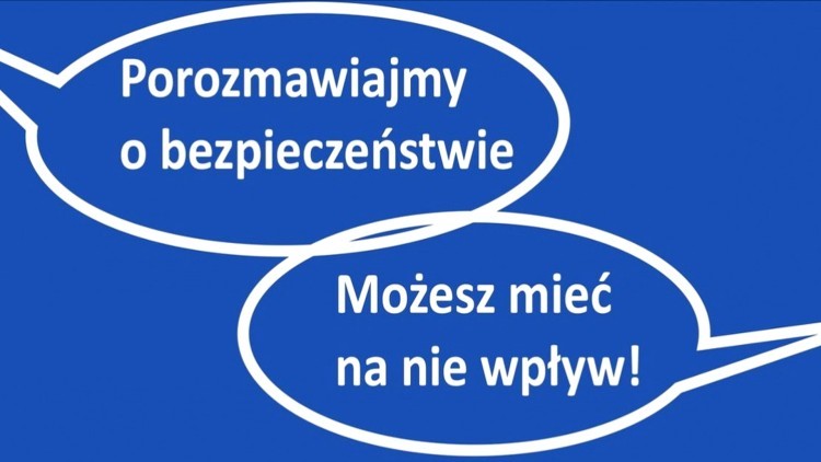 Debata społeczna – malborscy policjanci porozmawiają z seniorami o bezpieczeństwie.
