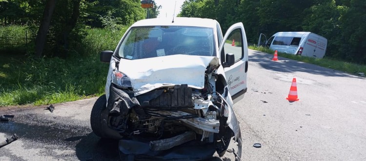 Krzyżanowo. Zderzenie osobówki z busem – jedna osoba trafiła do szpitala.
