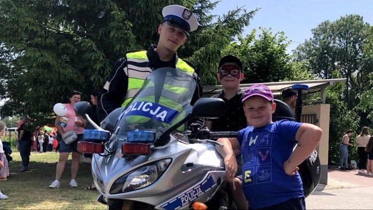 Powiat malborski. Policjanci na festynach z okazji Dnia Dziecka.