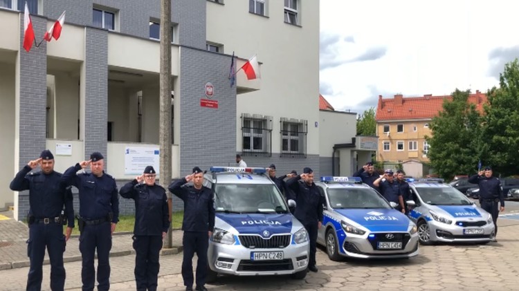 Malbork. Policjanci oddali hołd zmarłemu żołnierzowi Wojska Polskiego.