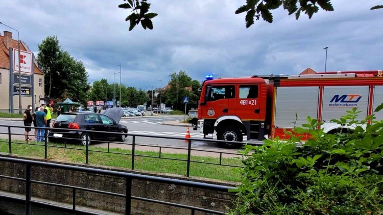 Malbork. Kolizja dwóch Volkswagenów na skrzyżowaniu ulic Kopernika i Mickiewicza.