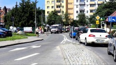 Malbork. Piesza wtargnęła pod przejeżdżający pojazd – z obrażeniami trafiła do szpitala.