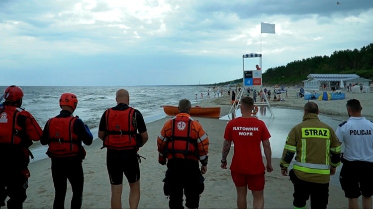 Stegna. Mężczyzna poszedł się kąpać i długo nie wracał – żona wezwała służby na pomoc.